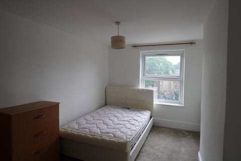 3 bedroom flat to rent, Wealdstone, HA3