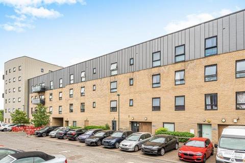 2 bedroom flat for sale, Sweetbriar Avenue, Carshalton