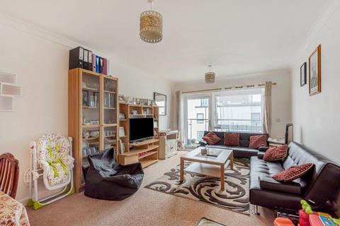 2 bedroom flat for sale, Sweetbriar Avenue, Carshalton
