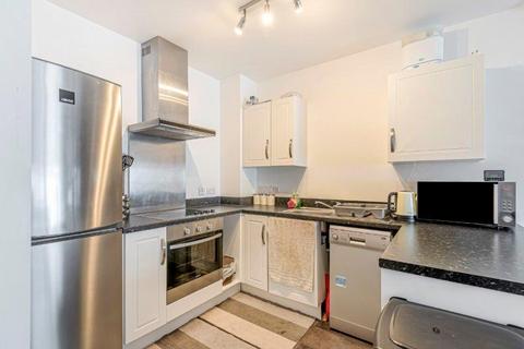 2 bedroom flat for sale, Sweetbriar Avenue, Carshalton