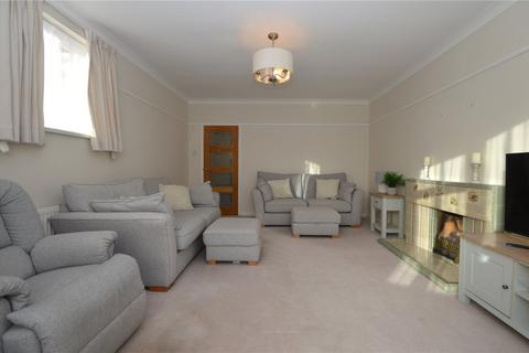 3 bedroom detached house to rent, Hesketh Crescent, Swindon, Wiltshire, SN3