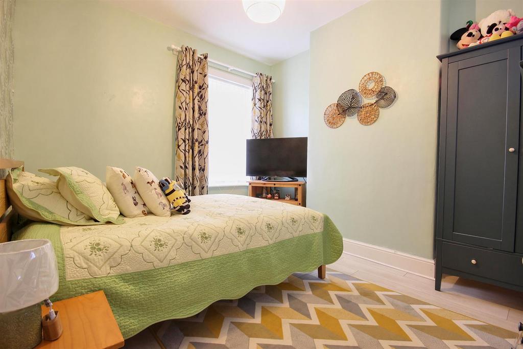 Bedroom 2 (rear)
