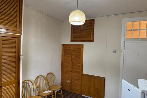 2 bedroom apartment to rent, Buccleuch Street, Glasgow G3