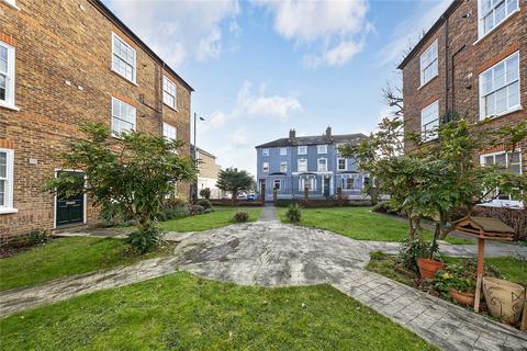 1 bedroom apartment for sale, Courtyard Apartments, Teddington