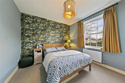 1 bedroom apartment for sale, Courtyard Apartments, Teddington