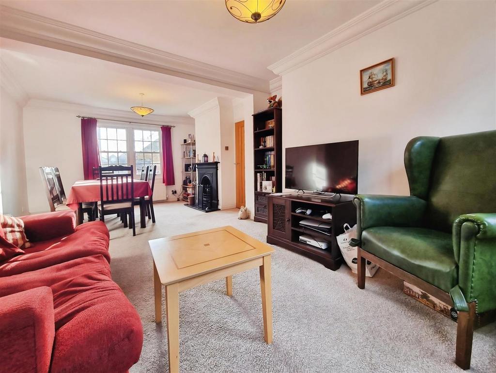 Lounge/Dining Room