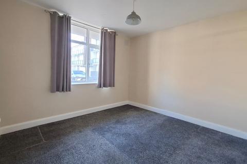 2 bedroom flat to rent, Angel Close, London N18