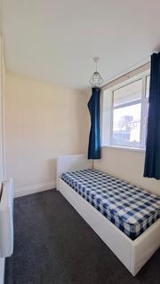 2 bedroom flat to rent, Angel Close, London N18