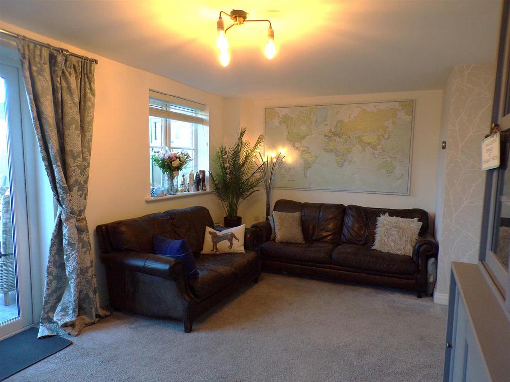 Living Room1.JPG