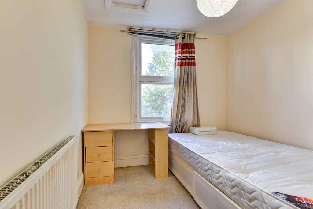 Bright, tidy single bedroom with a window letti...