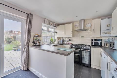 3 bedroom bungalow for sale, Farleigh Road, New Haw, KT15