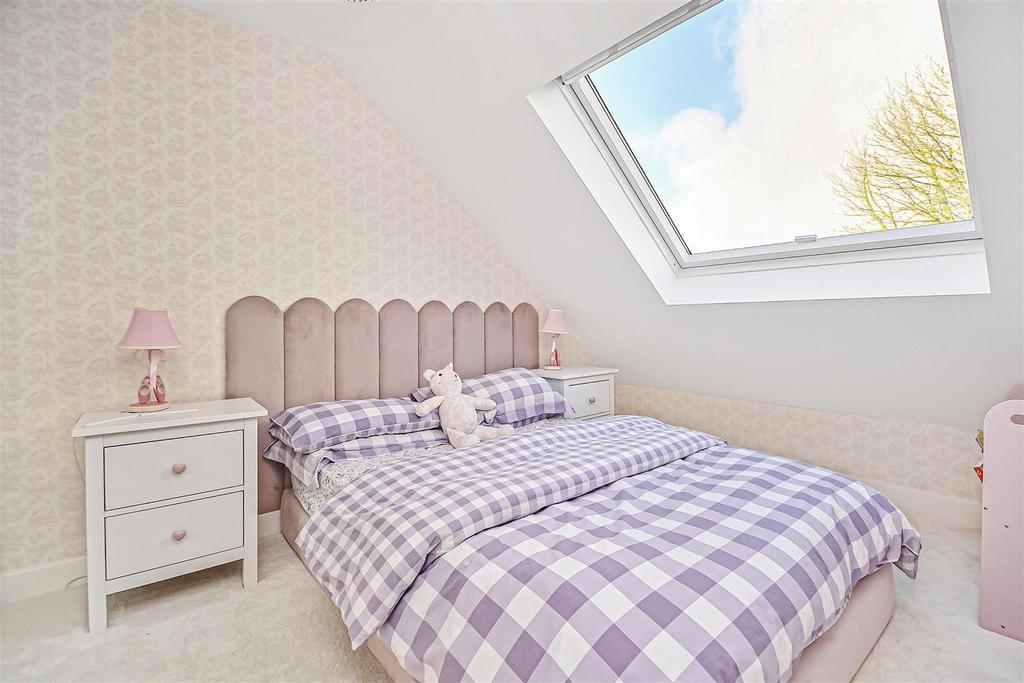 56a Beehive Green Bedroom 4.jpg