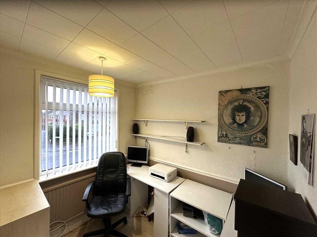 Front bedroom 3: