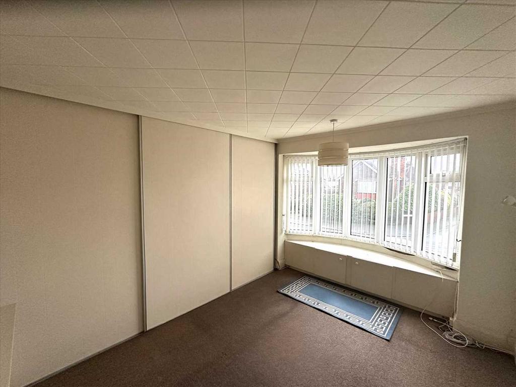 Front bedroom 1: