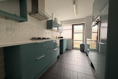 2 bedroom terraced house to rent, Long Acre, Basildon, Essex, SS14
