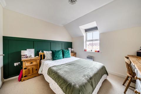2 bedroom flat for sale, Kingfisher Court, Calne SN11