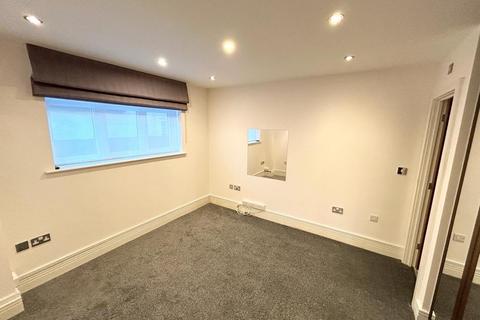 2 bedroom flat to rent, Finch Lane, Bushey WD23