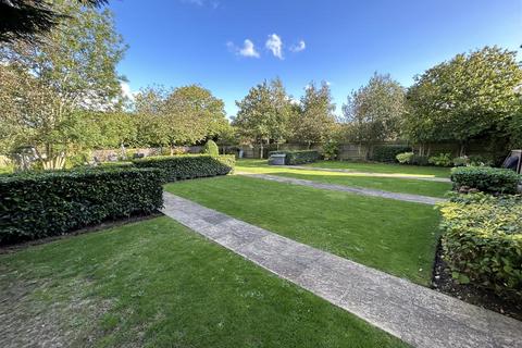 2 bedroom flat to rent, Finch Lane, Bushey WD23
