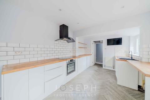3 bedroom semi-detached house for sale, Burrell Road, Ipswich, IP2