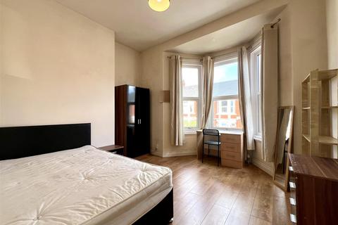 3 bedroom apartment to rent, Tosson Terrace, Heaton