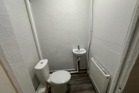 4 bedroom semi-detached house to rent, 47 Pentrepoeth Road Morriston Swansea