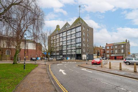 2 bedroom flat for sale, Yarmouth Way, Great Yarmouth