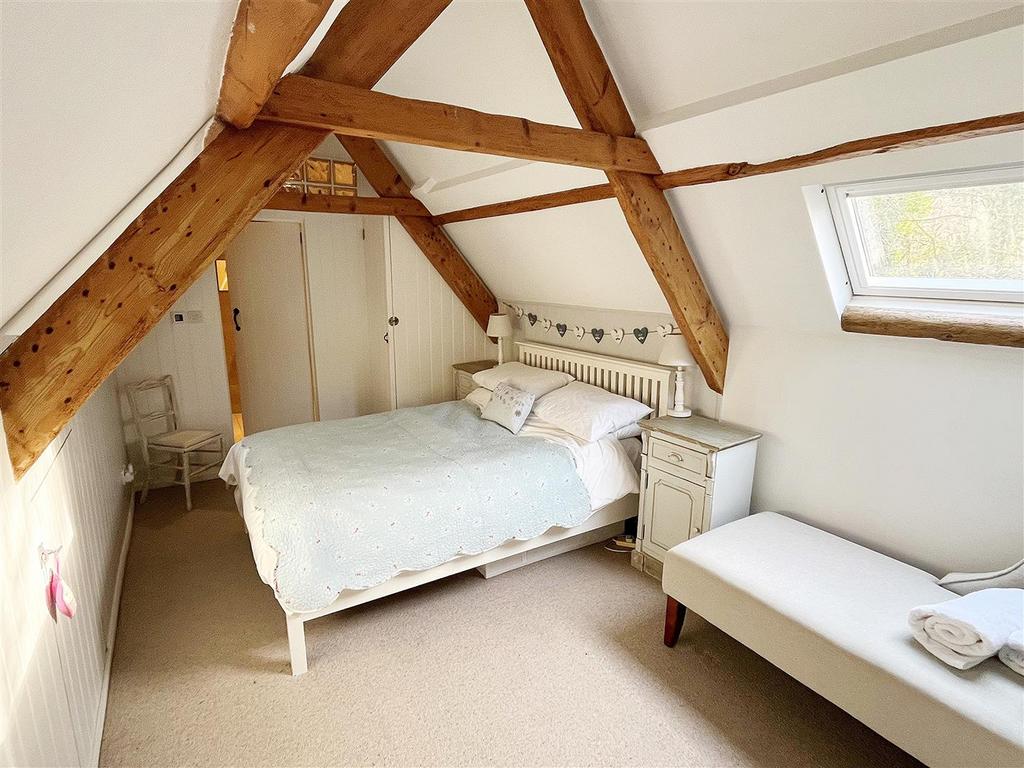 Bedroom 1.jpg