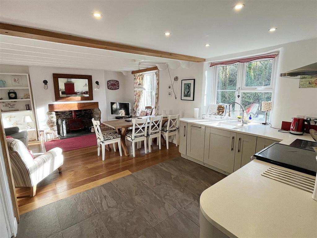 Lounge and kitchen.jpg