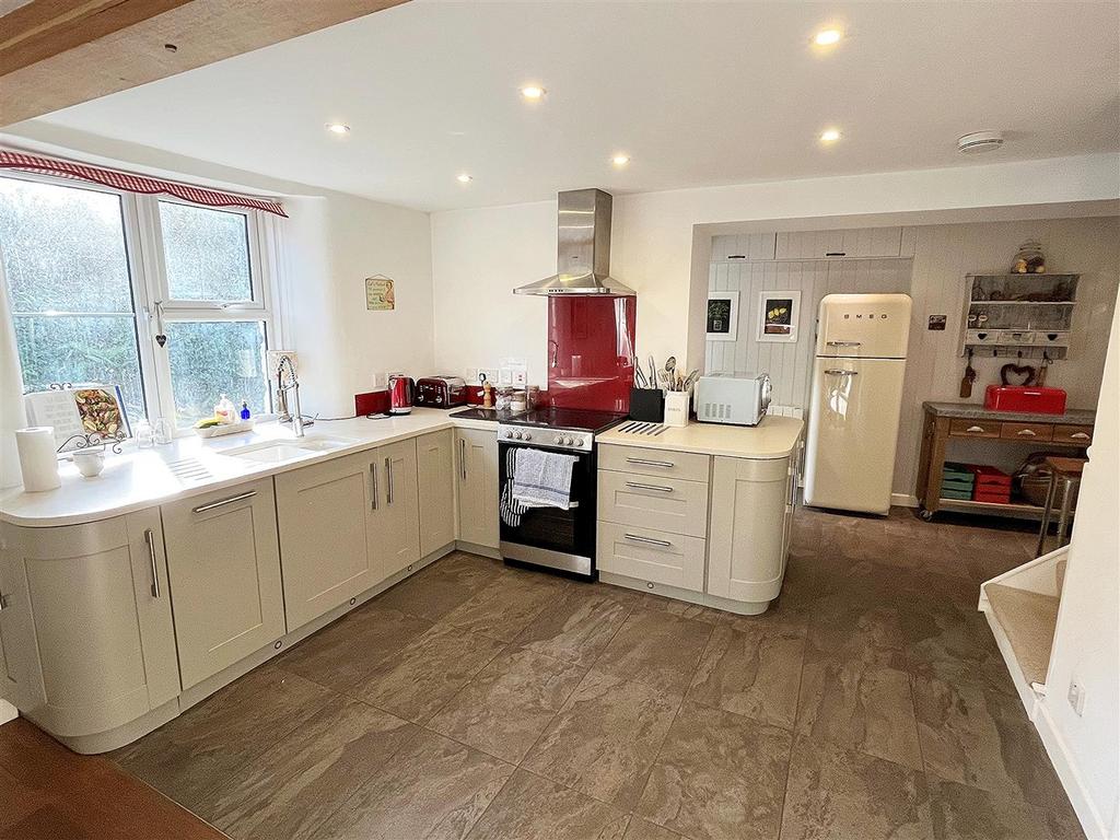 Kitchen 1.jpg