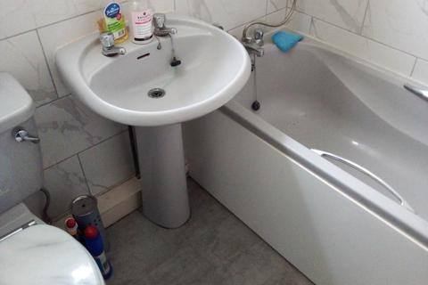 3 bedroom semi-detached house to rent, Linton Crescent, Leeds LS17