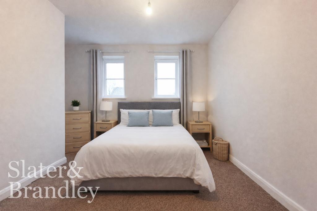 Bedroom 1 (2)