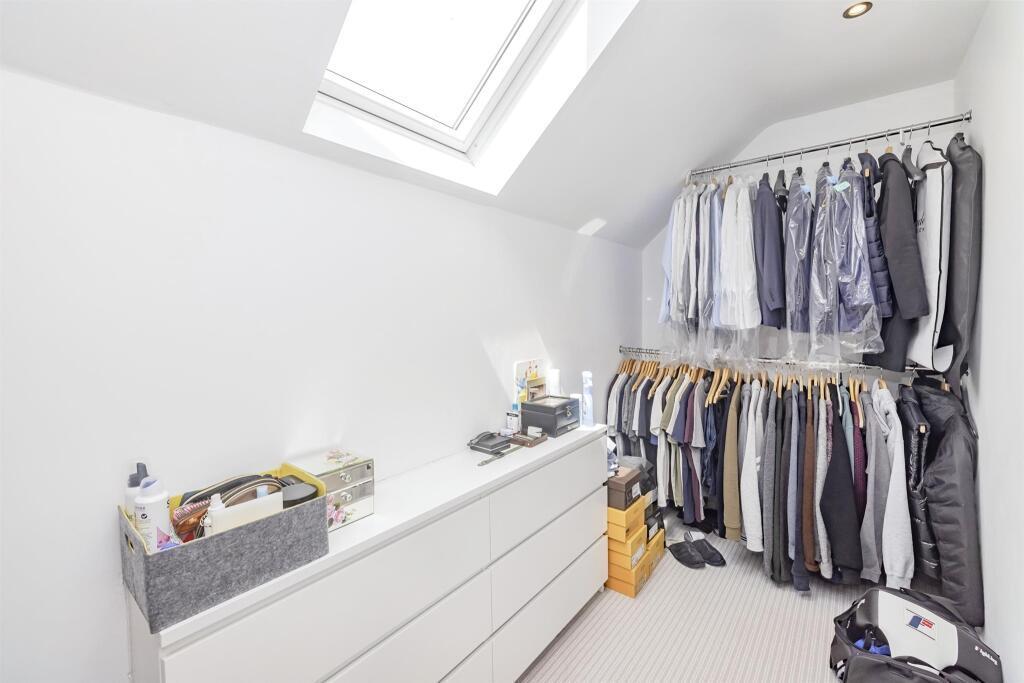 Davidson Frost-Wellings,DFW,Walk in wardrobe.jpeg