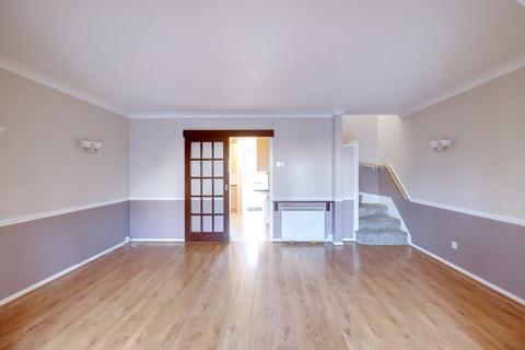 3 bedroom terraced house for sale, Greenacres Close, Rainham RM13