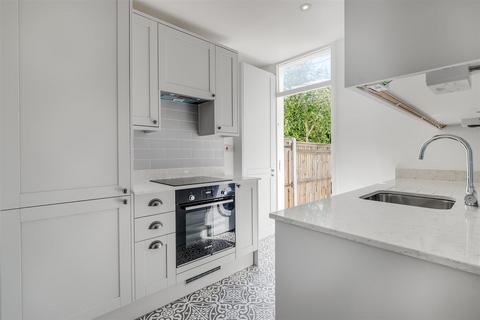 2 bedroom flat for sale, Brookwood Road, London
