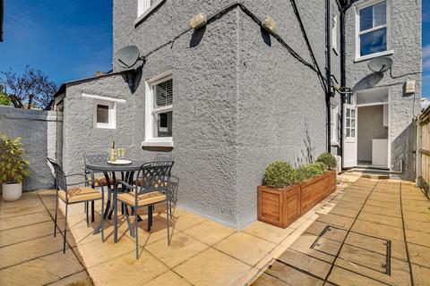 2 bedroom flat for sale, Brookwood Road, London