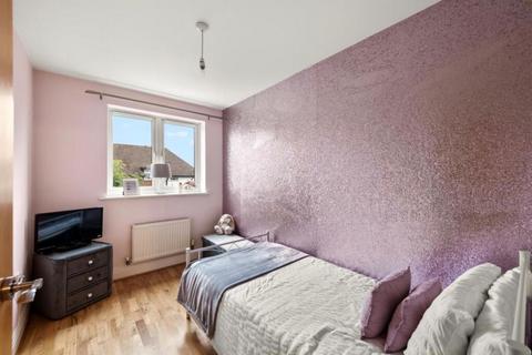 2 bedroom flat to rent, Glebe Avenue, Ruislip