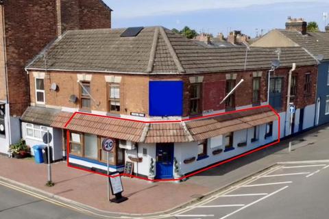 Retail property (high street) to rent - Restaurant former Bar premises - Station Road, Desborough