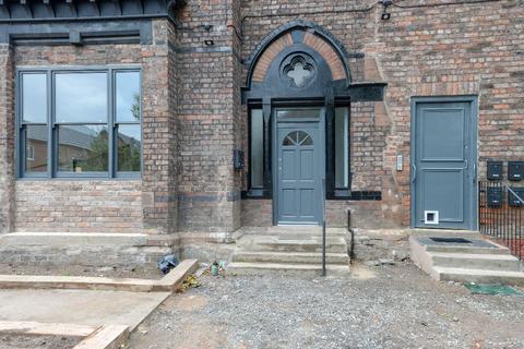 undefined, Liverpool L6
