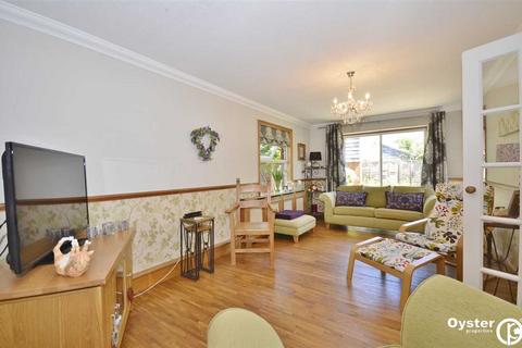 4 bedroom terraced house to rent, Whitmore Close, London, N11