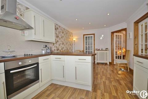 4 bedroom terraced house to rent, Whitmore Close, London, N11
