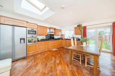 4 bedroom terraced house for sale, Links Avenue, Morden SM4
