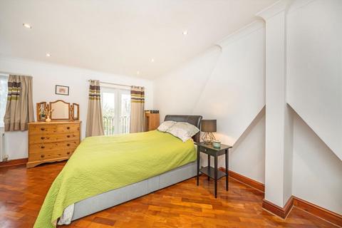 4 bedroom terraced house for sale, Links Avenue, Morden SM4