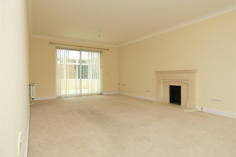 5 bedroom detached house to rent, The Oaks, Whitstable, Kent, CT5