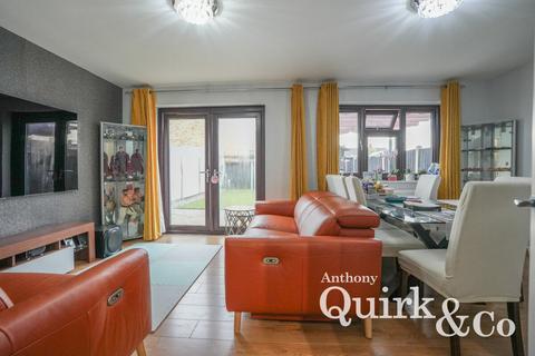 3 bedroom semi-detached house for sale, Brindles, Canvey Island, SS8