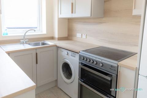 2 bedroom semi-detached house to rent, Blackburn Crescent, Chapeltown, S35
