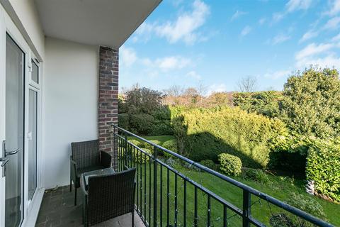 2 bedroom flat for sale, Galsworthy Road, Kingston Upon Thames KT2