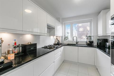 2 bedroom flat for sale, Galsworthy Road, Kingston Upon Thames KT2