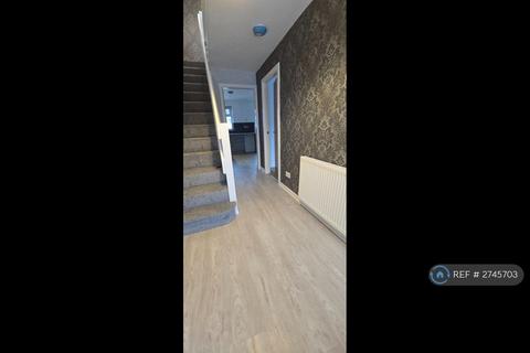 3 bedroom semi-detached house to rent, Hemsworth Avenue, Little Sutton, Ellesmere Port, CH66