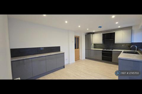3 bedroom semi-detached house to rent, Hemsworth Avenue, Little Sutton, Ellesmere Port, CH66