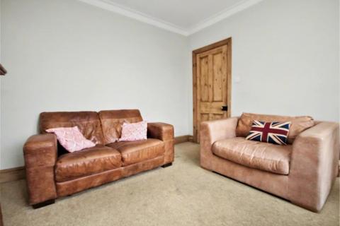 2 bedroom maisonette to rent, Wherwell Road, Guildford